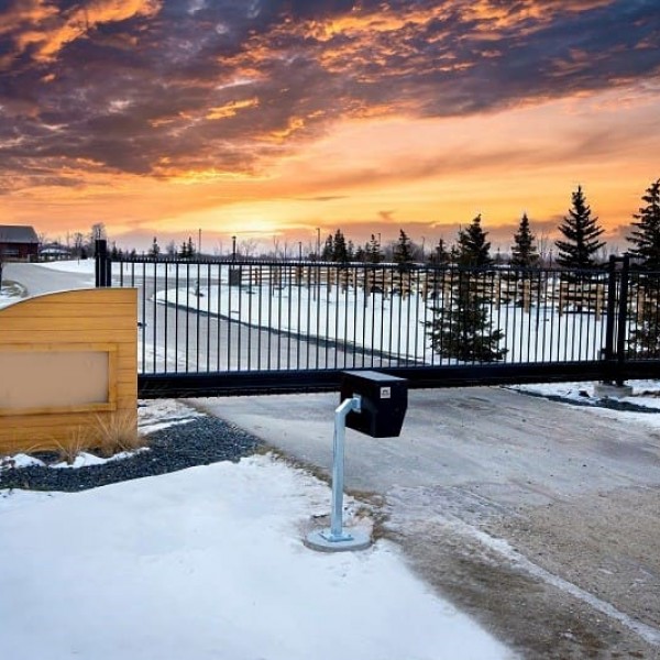 Residential Cantilever Sliding Gate Winnipeg